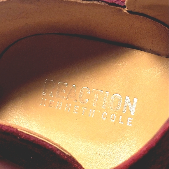 KENNETH COLE REACTION Side Skip Wine Ankle Boots - Picture 6 of 7